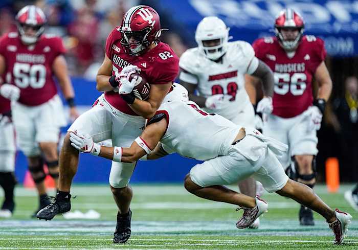 Indiana Hoosiers tight end Bradley Archer (82) rushes up the field Saturday, Sept. 16, 2023, during the game at Lucas Oil Stadium in Indianapolis.